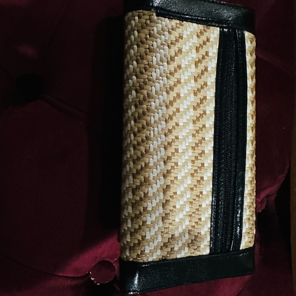 Wallet Silver Tone HEART Decor note back zipper missing! Price reflects defect. - Picture 13 of 13